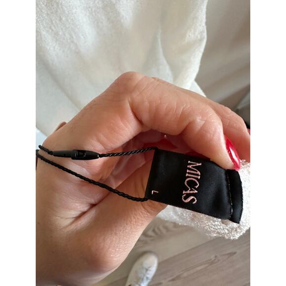 Micas Women's Large Backless See Through Long Sleeve Knitted White Cover Up - Picture 8 of 9